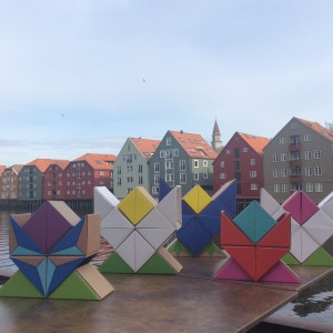 Qbox game noruega decoración colores